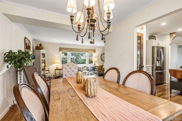 31 Munson Court, Melville, NY 11747