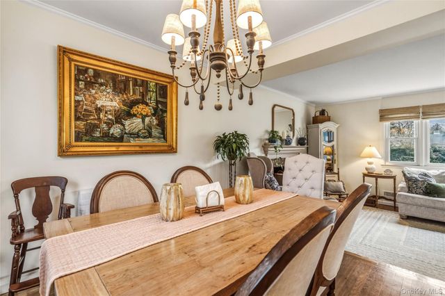 31 Munson Court, Melville, NY 11747