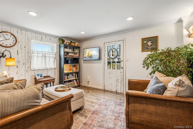 31 Munson Court, Melville, NY 11747