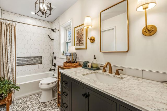 31 Munson Court, Melville, NY 11747