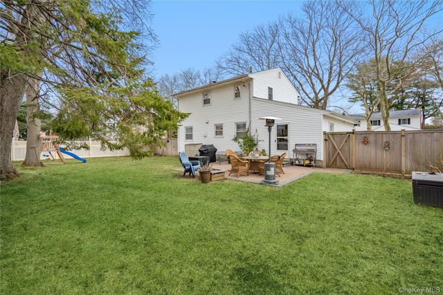 31 Munson Court, Melville, NY 11747