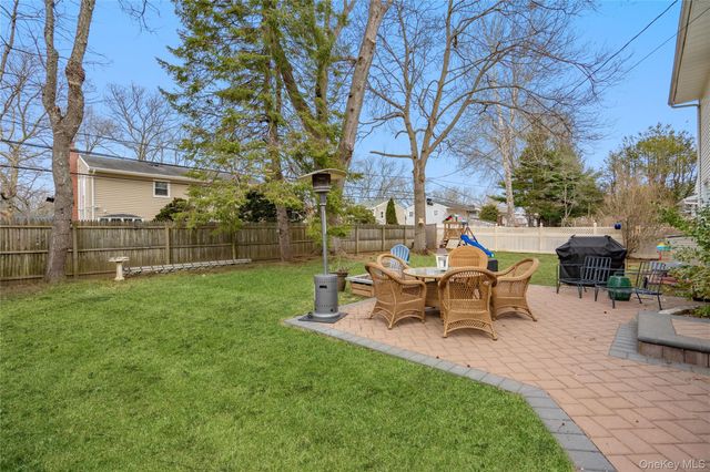 31 Munson Court, Melville, NY 11747