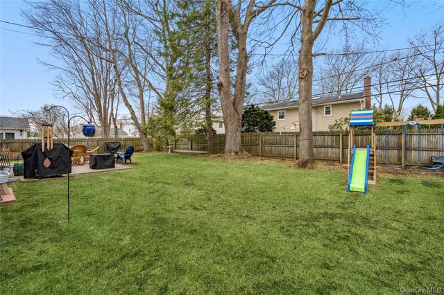 31 Munson Court, Melville, NY 11747