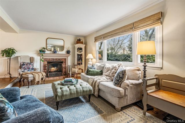 31 Munson Court, Melville, NY 11747