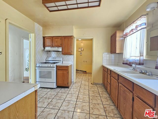 533 W 95th Street, Los Angeles, CA 90044