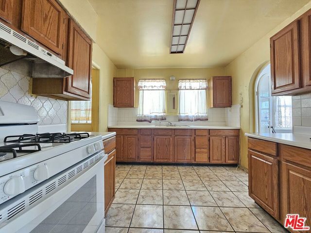 533 W 95th Street, Los Angeles, CA 90044