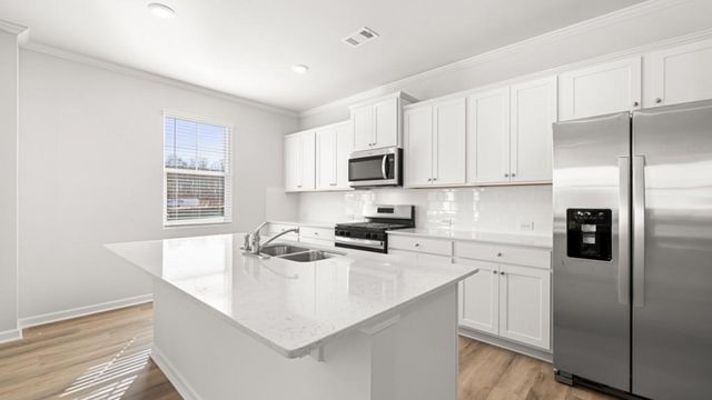 68 King Village, Braselton, GA 30517