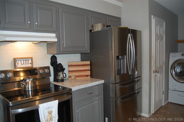 608 Pine Street, Henryetta, OK 74437