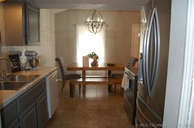 608 Pine Street, Henryetta, OK 74437