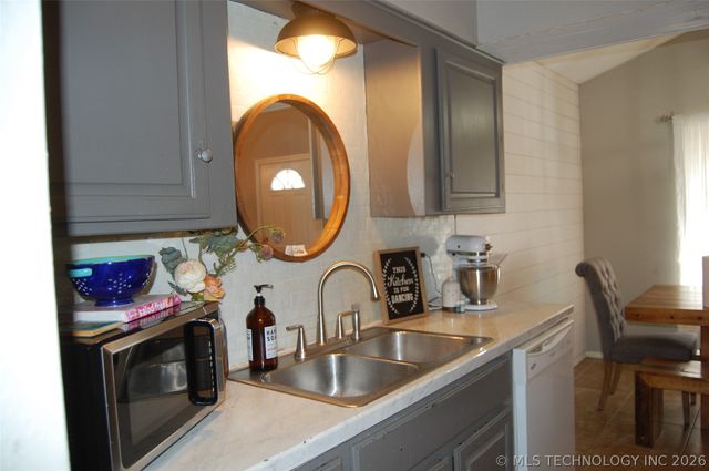 608 Pine Street, Henryetta, OK 74437