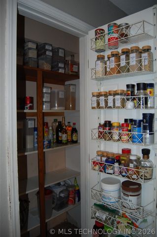 608 Pine Street, Henryetta, OK 74437