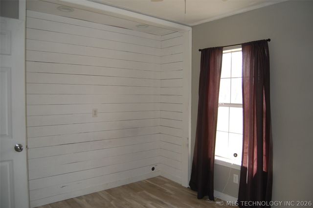 608 Pine Street, Henryetta, OK 74437