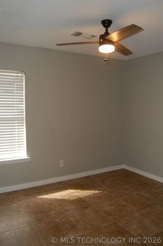 608 Pine Street, Henryetta, OK 74437