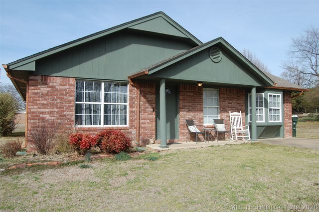 608 Pine Street, Henryetta, OK 74437