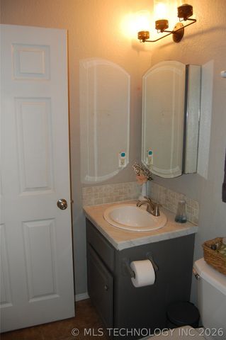 608 Pine Street, Henryetta, OK 74437