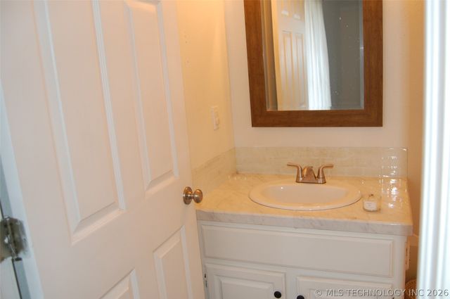 608 Pine Street, Henryetta, OK 74437