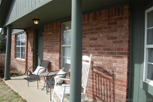 608 Pine Street, Henryetta, OK 74437