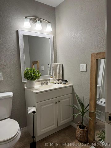 608 Pine Street, Henryetta, OK 74437