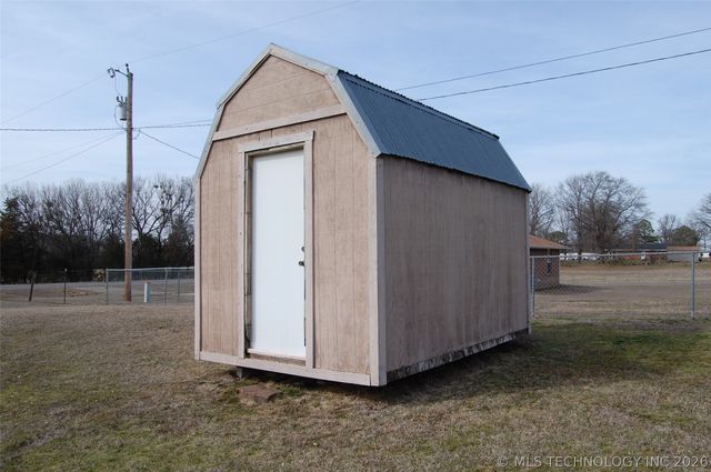 608 Pine Street, Henryetta, OK 74437