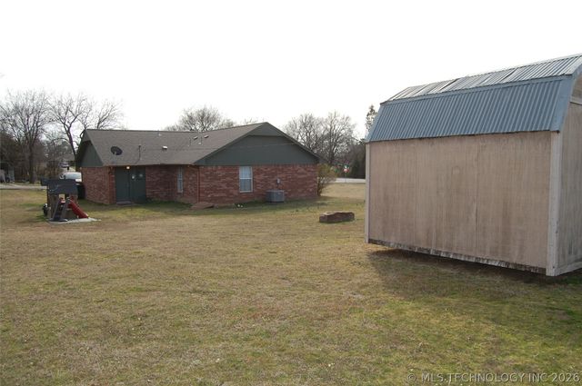 608 Pine Street, Henryetta, OK 74437
