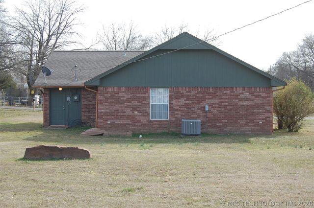 608 Pine Street, Henryetta, OK 74437
