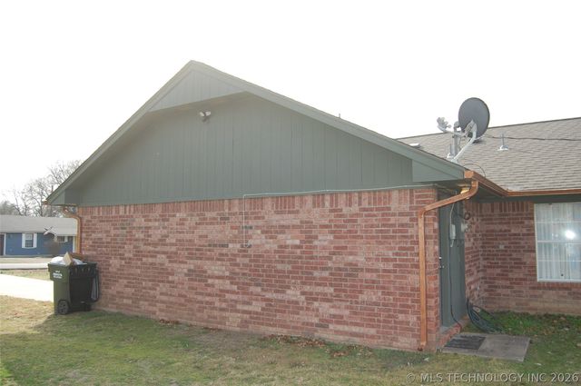 608 Pine Street, Henryetta, OK 74437