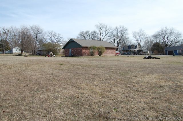 608 Pine Street, Henryetta, OK 74437