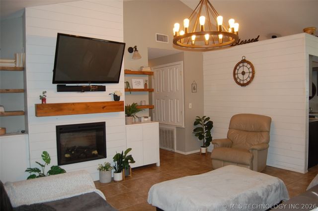 608 Pine Street, Henryetta, OK 74437