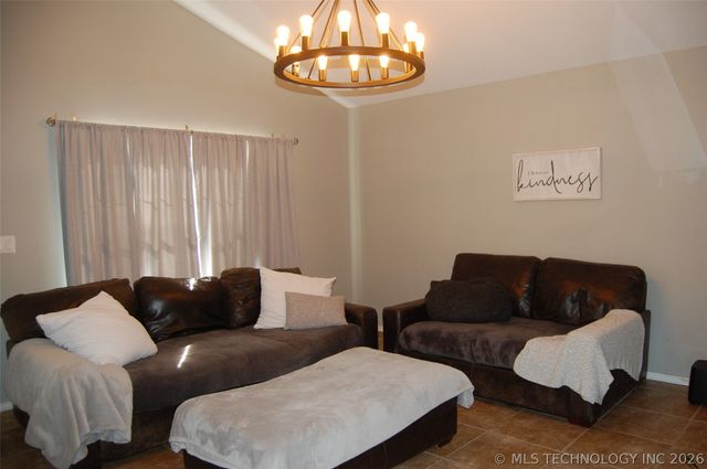 608 Pine Street, Henryetta, OK 74437