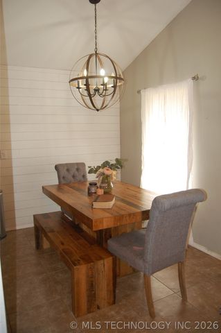 608 Pine Street, Henryetta, OK 74437