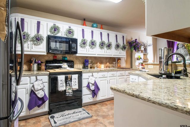 318 Amanda Ct, Whitehouse, TX 75791