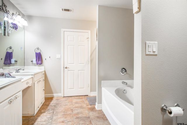 318 Amanda Ct, Whitehouse, TX 75791