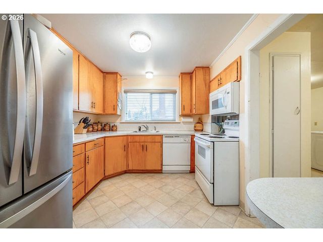 190 HUNSAKER Ln, Eugene, OR 97404