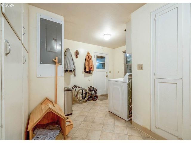 190 HUNSAKER Ln, Eugene, OR 97404