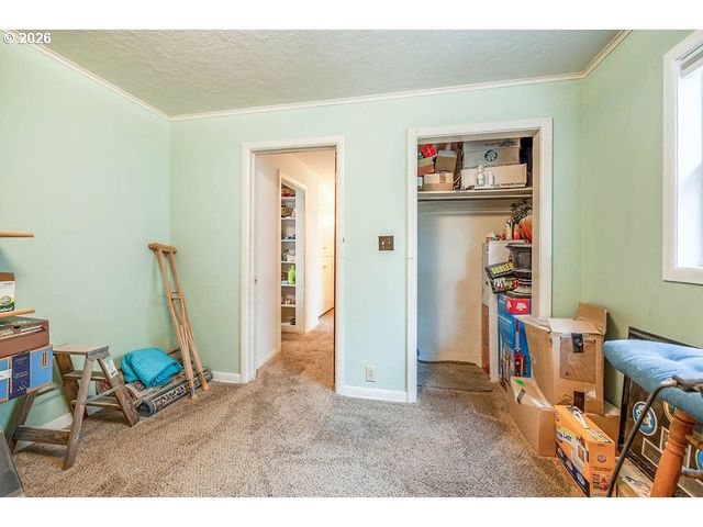 190 HUNSAKER Ln, Eugene, OR 97404