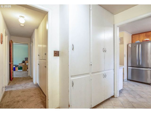 190 HUNSAKER Ln, Eugene, OR 97404