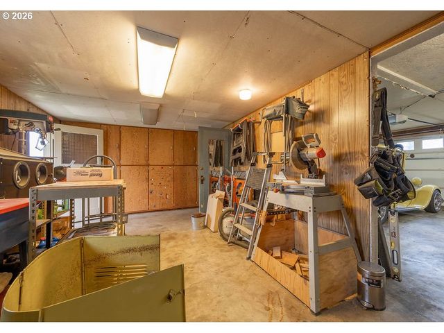 190 HUNSAKER Ln, Eugene, OR 97404