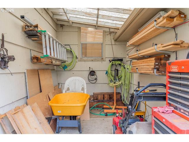 190 HUNSAKER Ln, Eugene, OR 97404