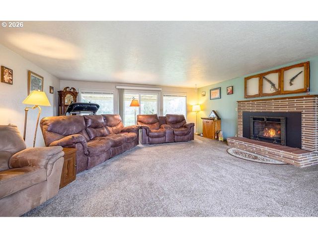 190 HUNSAKER Ln, Eugene, OR 97404