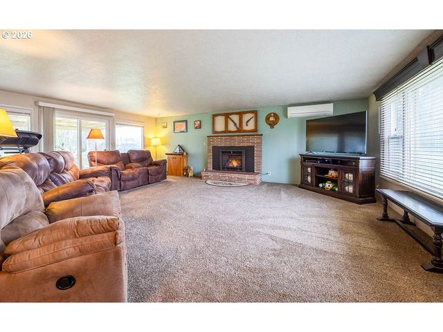 190 HUNSAKER Ln, Eugene, OR 97404