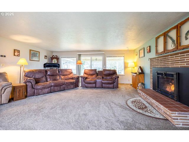 190 HUNSAKER Ln, Eugene, OR 97404