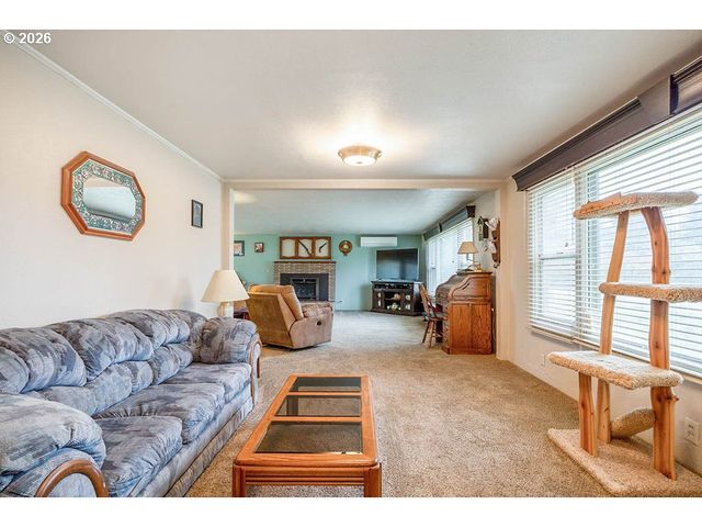 190 HUNSAKER Ln, Eugene, OR 97404