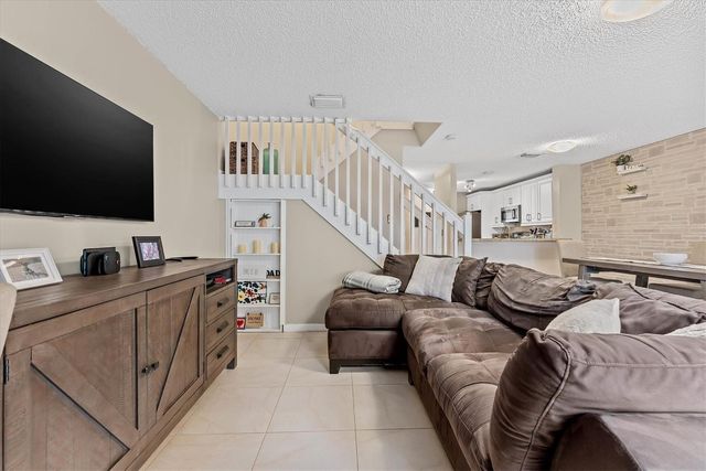 20815 NW 2nd Street 20815, Pembroke Pines, FL 33029