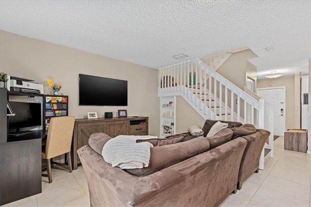 20815 NW 2nd Street 20815, Pembroke Pines, FL 33029