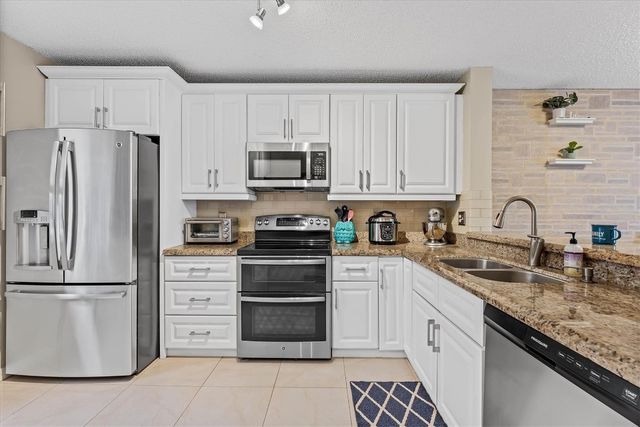 20815 NW 2nd Street 20815, Pembroke Pines, FL 33029