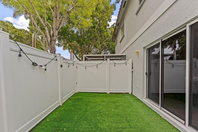 20815 NW 2nd Street 20815, Pembroke Pines, FL 33029