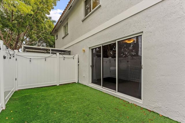 20815 NW 2nd Street 20815, Pembroke Pines, FL 33029