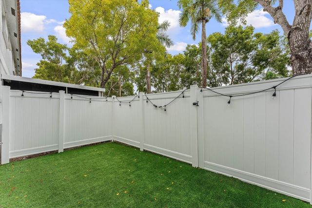 20815 NW 2nd Street 20815, Pembroke Pines, FL 33029