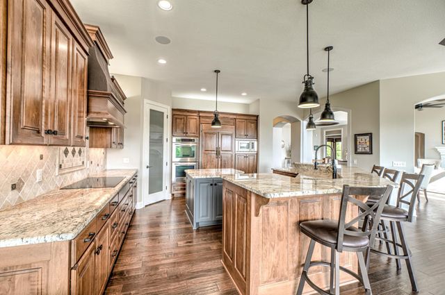 2928 Jonquil Trail N, Lake Elmo, MN 55042