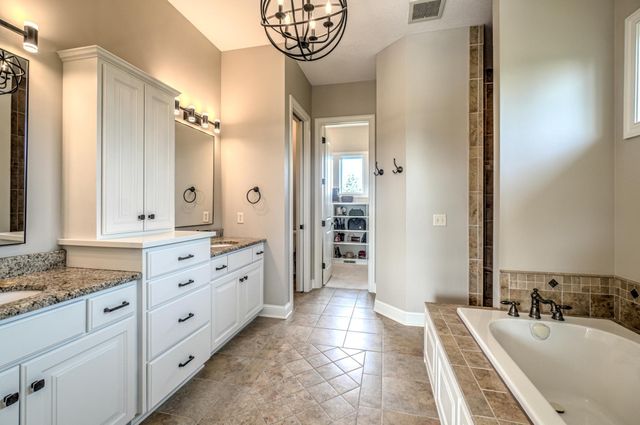 2928 Jonquil Trail N, Lake Elmo, MN 55042